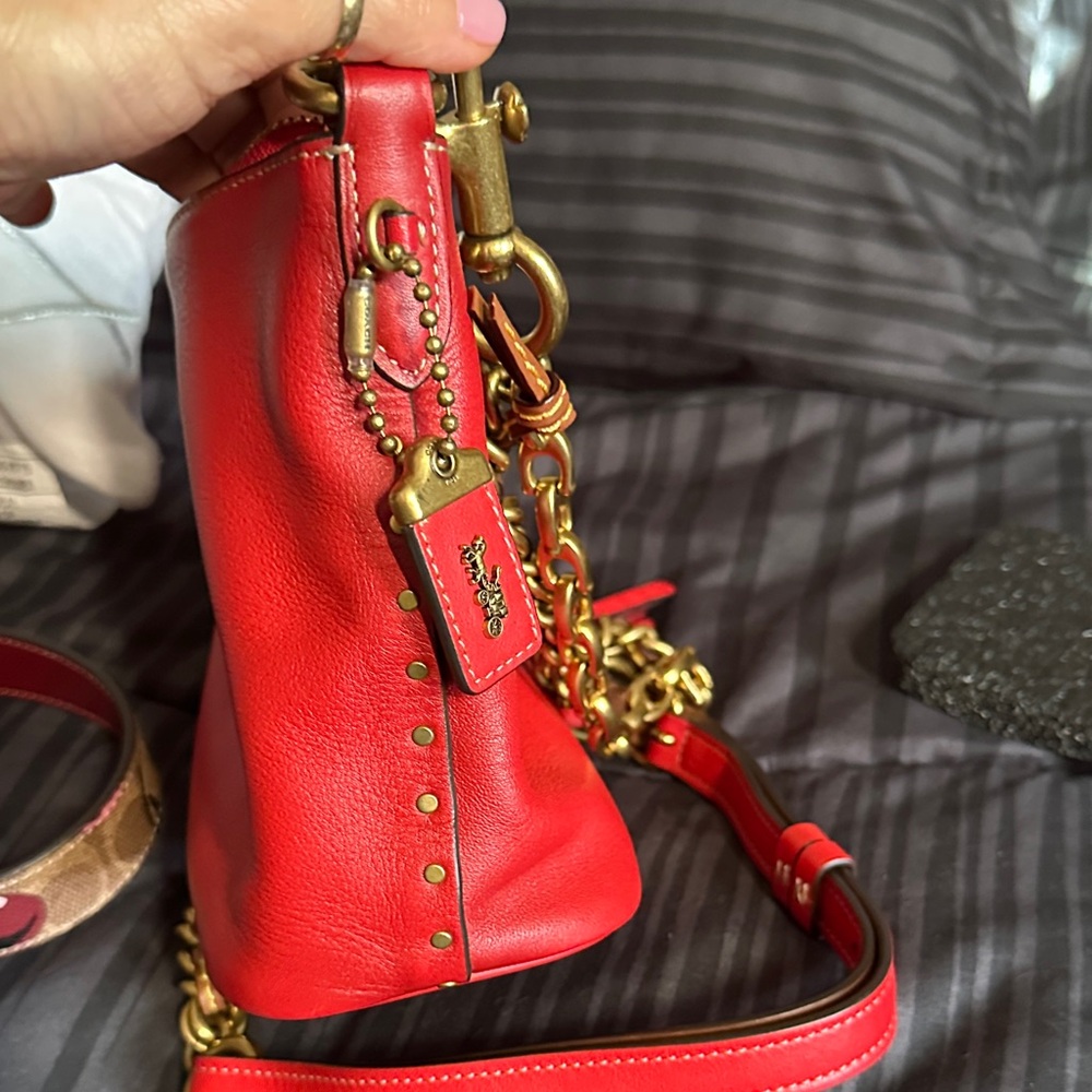 Red Leather Women's Bag with Chain Strap - Picture 5 of 11